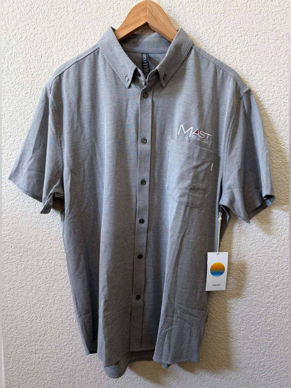Vuori Men's XL Bishop Short-Sleeve Button-Up Shirt Light Gray V154 -Company Logo - Picture 1 of 16
